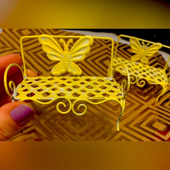 Set of 2 Tiny Yellow Butterfly Benches - Picture 3 of 7